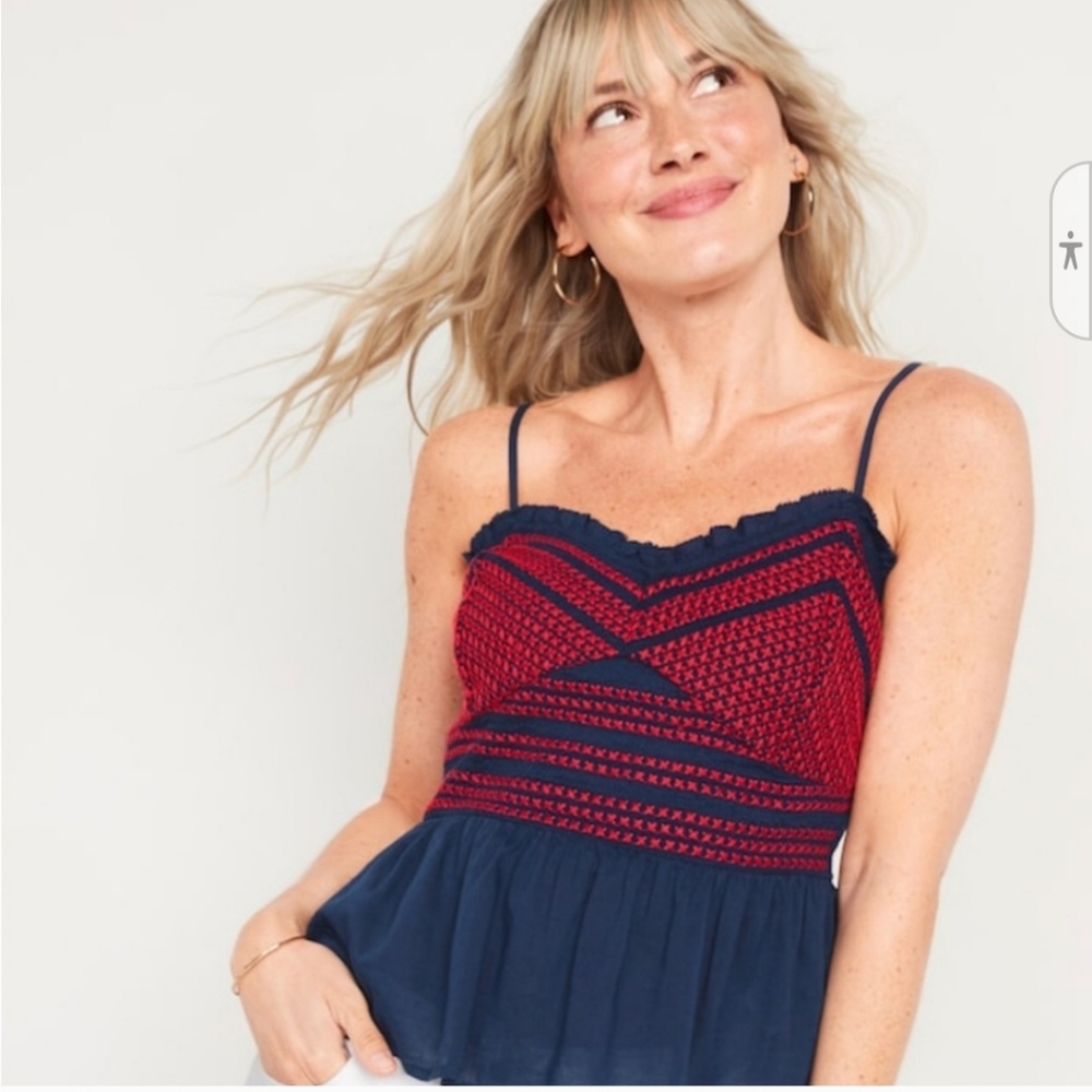 ▪️Embroidered Smocked Tank Top